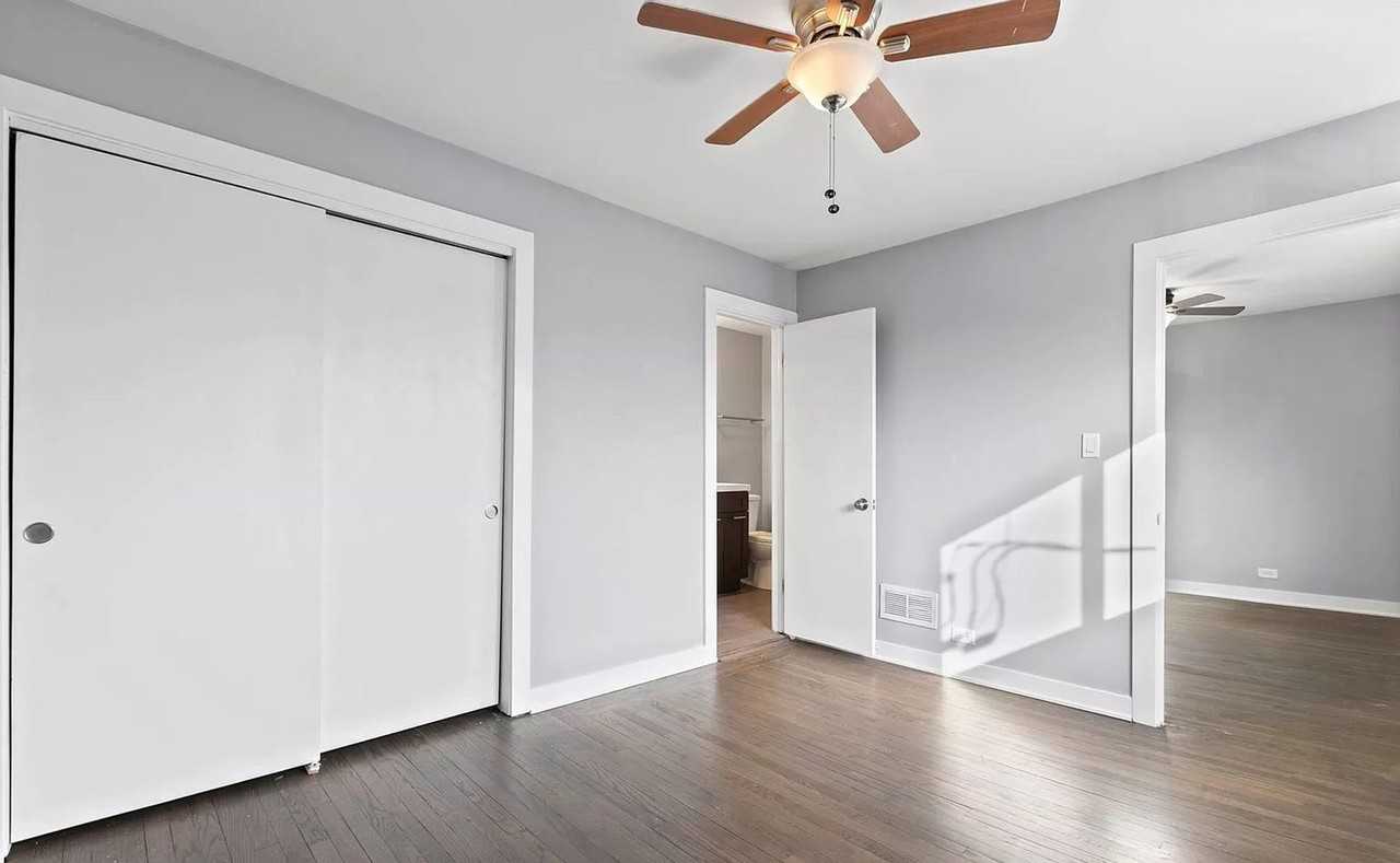 Beautifully upgraded 3 bedrooms - Photo 6 of 16