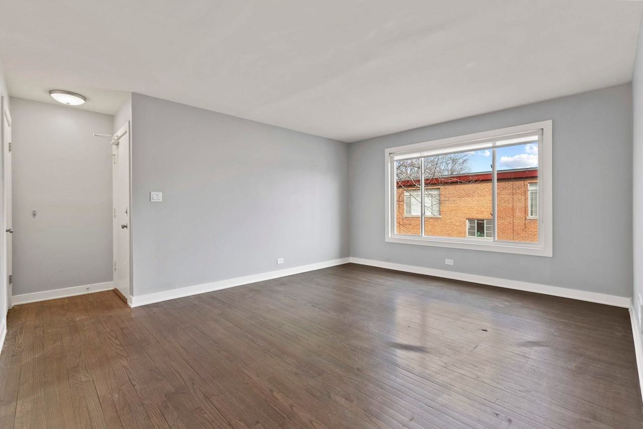 Beautifully upgraded 3 bedrooms - Photo 7 of 16