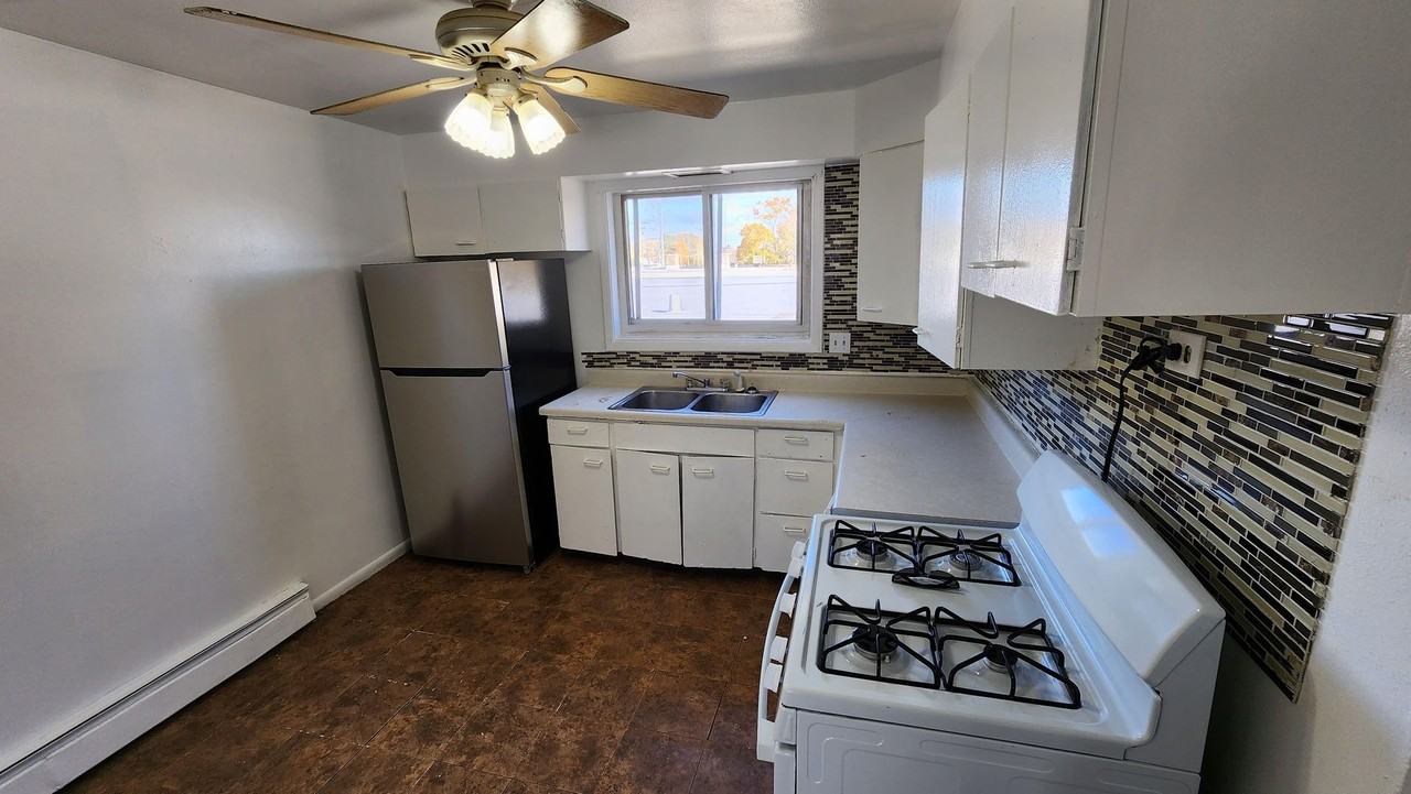 2100 Williamsburg Dr - Photo 4 of 12