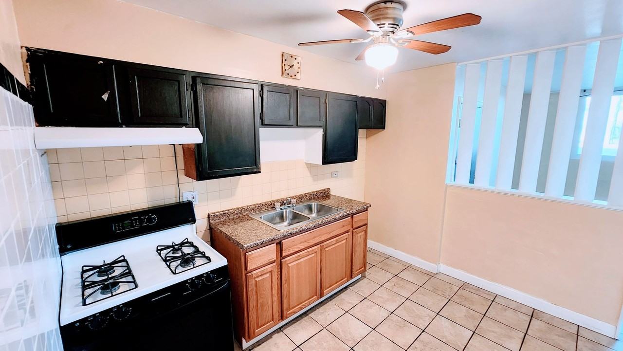 2100 Williamsburg Dr - Photo 5 of 12