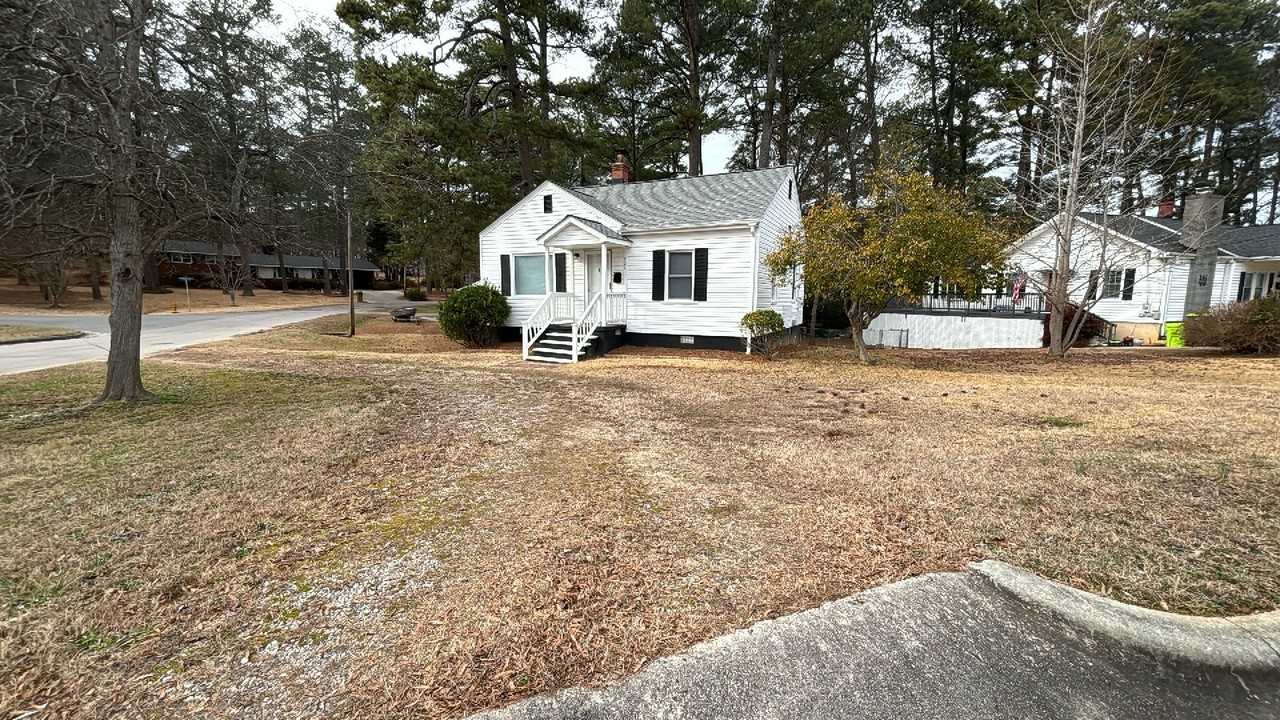 302 Lee St - Photo 2 of 14