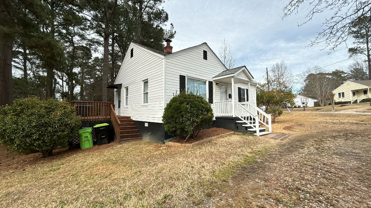 302 Lee St - Photo 3 of 14