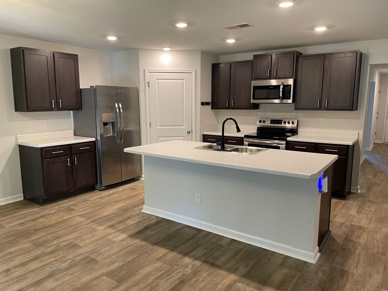 364 Ellis Rd Se - Photo 3 of 40