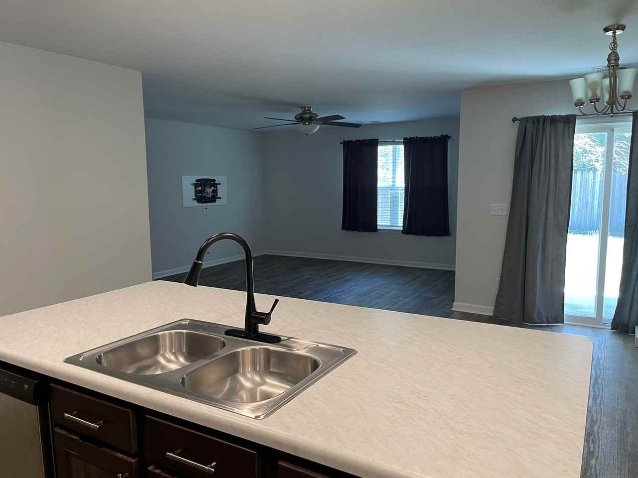 364 Ellis Rd Se - Photo 6 of 40