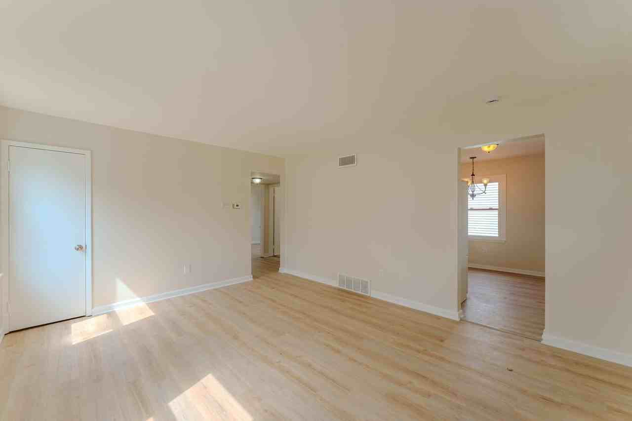 305 Mertland Ave - Photo 2 of 35