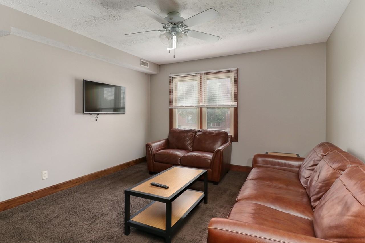 200 W. Mulberry - Photo 2 of 7