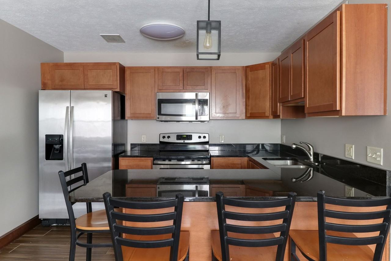 200 W. Mulberry - Photo 3 of 7