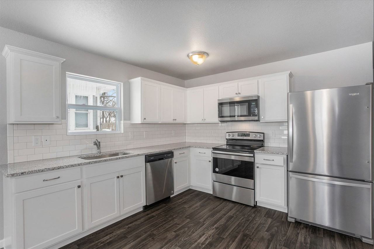 1155 Cass Ave Se - Photo 3 of 18