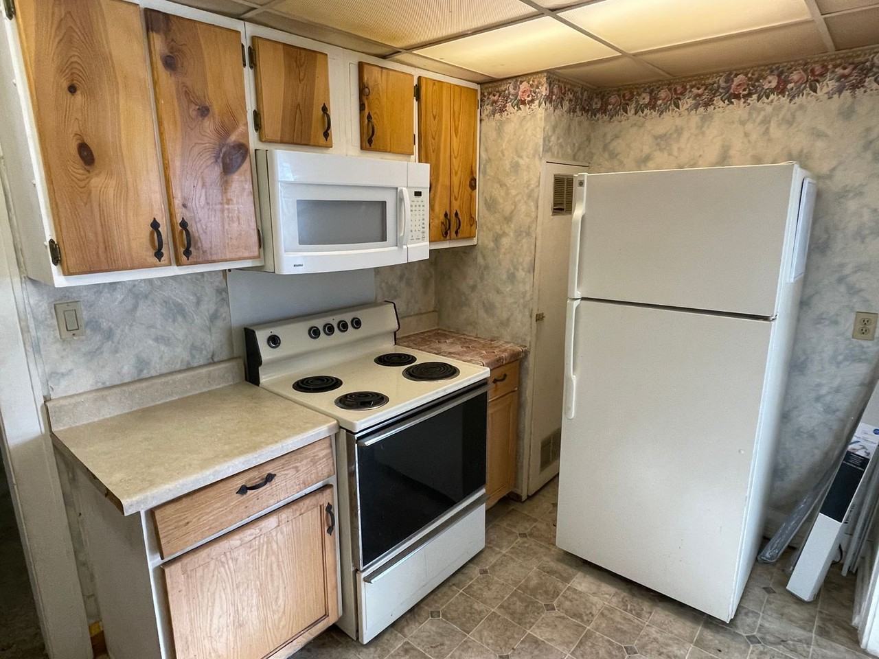 625 W Ford St - Photo 2 of 5