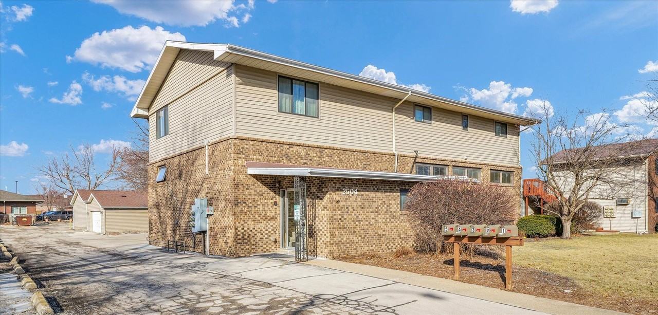 2504 E. Washington - Photo 2 of 35