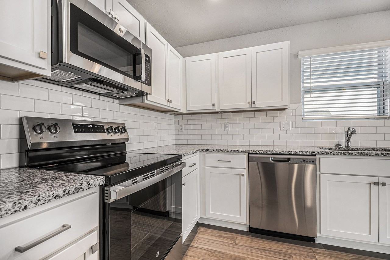 6200 Aurelius Rd - Photo 3 of 21