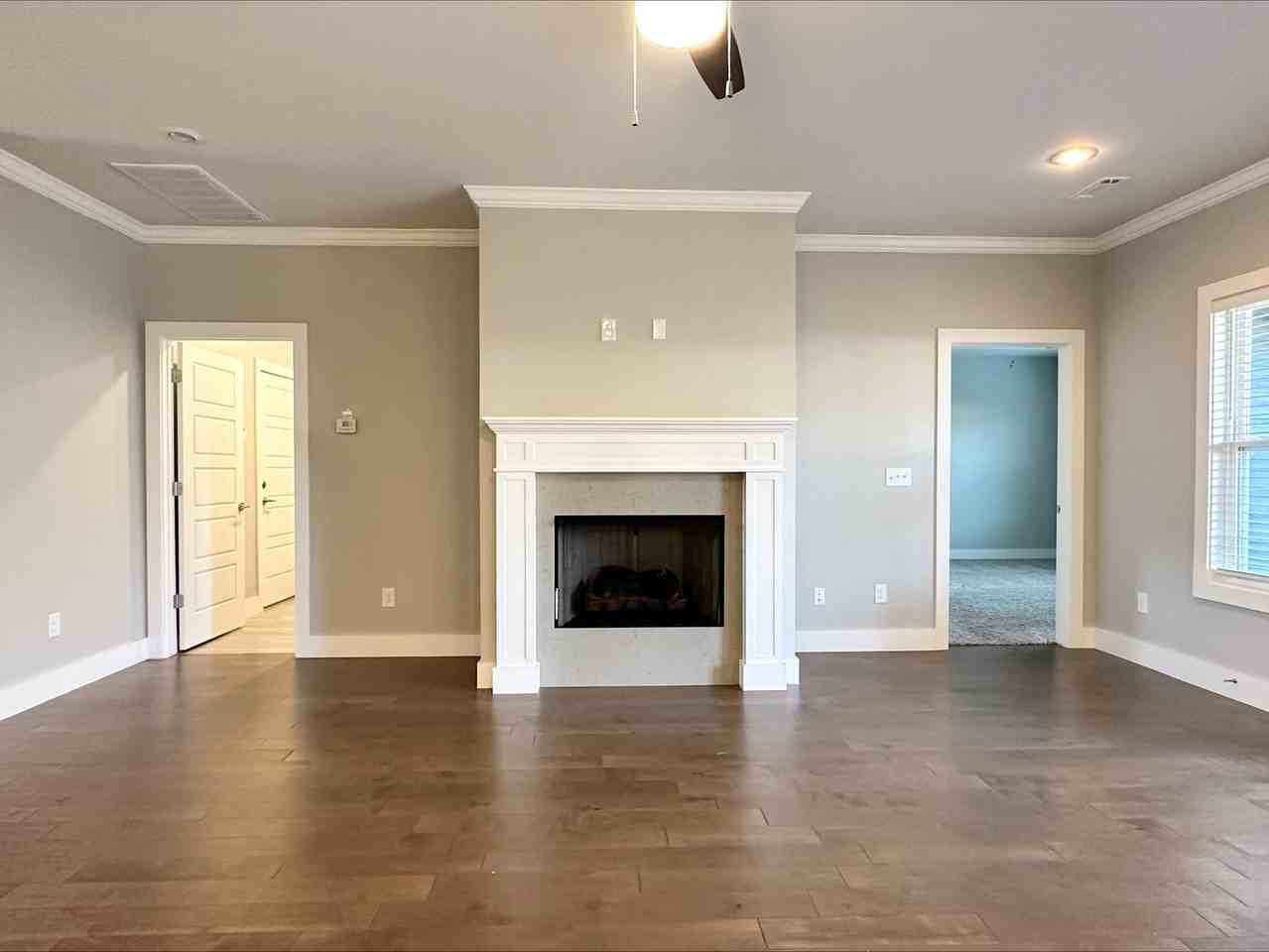 921 Lyon Loop - Photo 2 of 26