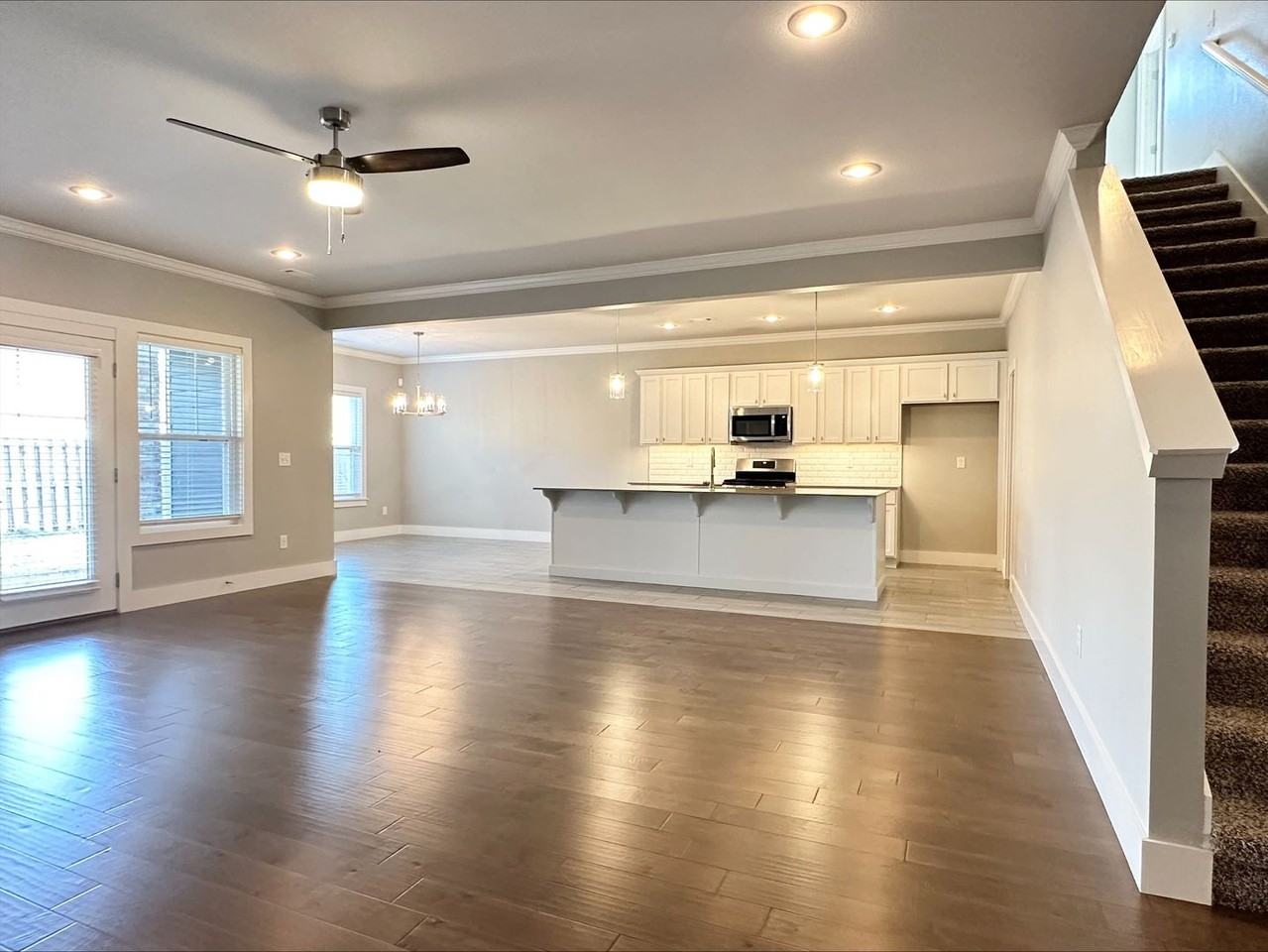 921 Lyon Loop - Photo 3 of 26