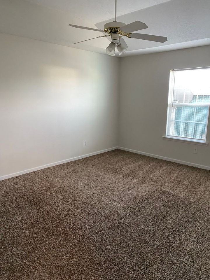 441 Flowing Creek Dr - Photo 5 of 9