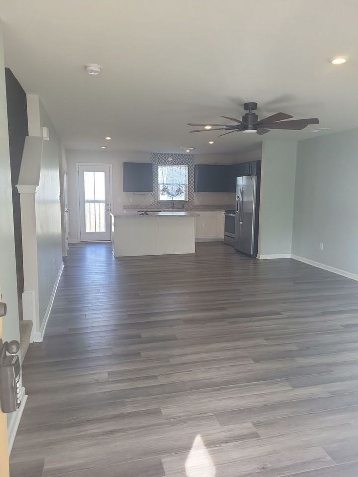 104 Makayla Dr - Photo 2 of 25