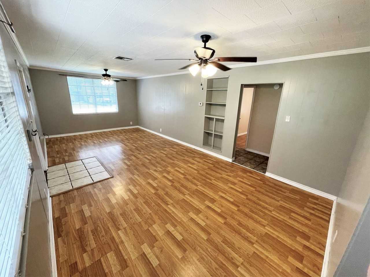 2512 Avenue A - Photo 3 of 19