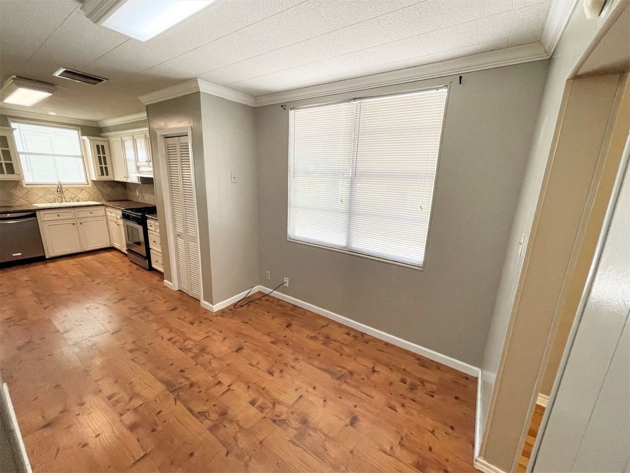 2512 Avenue A - Photo 4 of 19