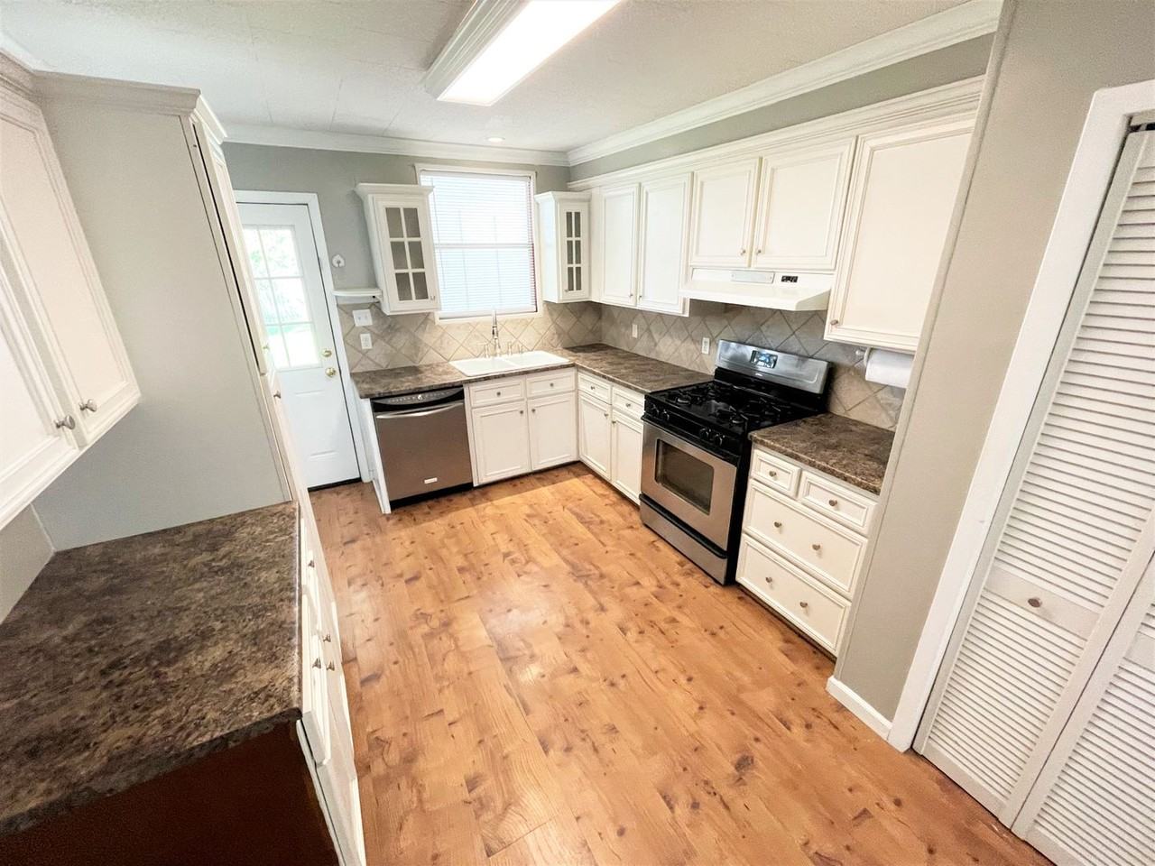 2512 Avenue A - Photo 6 of 19
