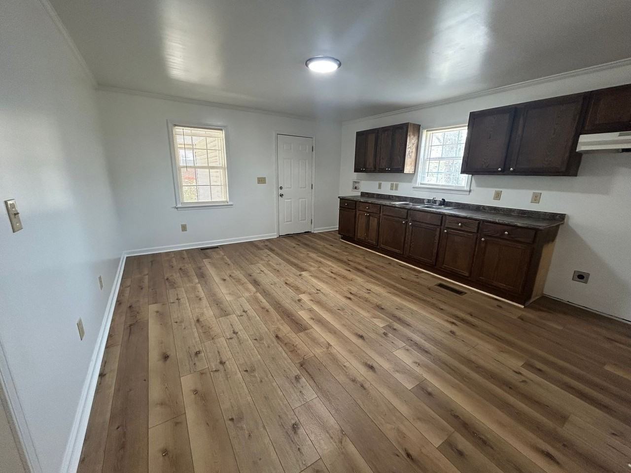 1021 N Lafayette Ave - Photo 6 of 10