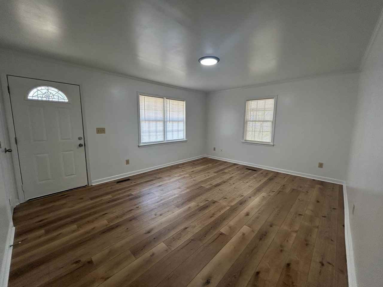 1021 N Lafayette Ave - Photo 7 of 10