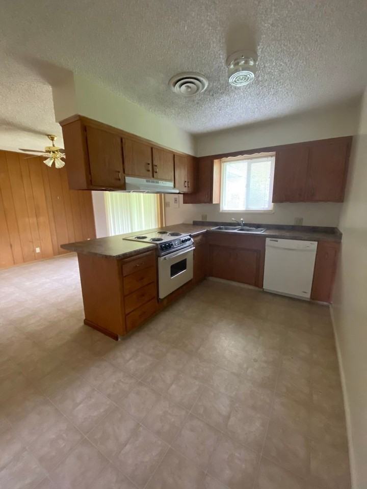 6518 Leonard Dr - Photo 3 of 11