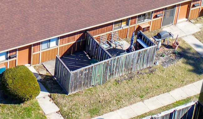 Country Club Apartments - Photo 7 of 9