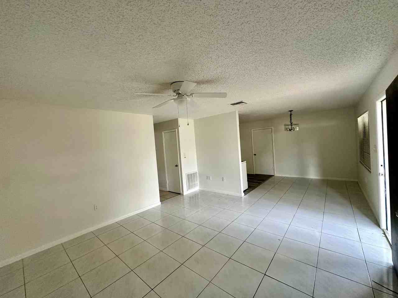 2112 Virginia Ave - Photo 3 of 17