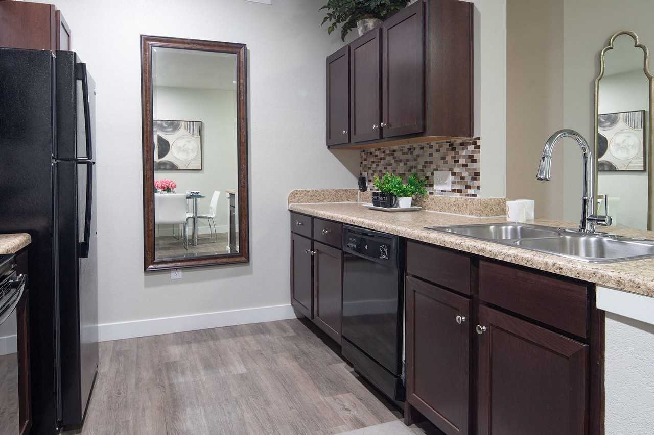 POINTE AT GREENVILLE APARTMENTS - Photo 3 of 43