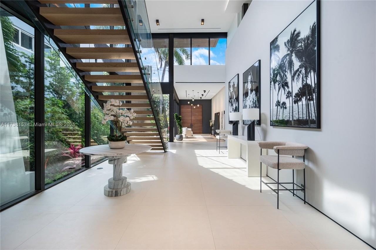 1369 N Venetian Way - Photo 5 of 50