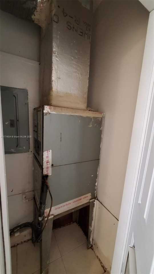 2124 Scott St - Photo 7 of 12