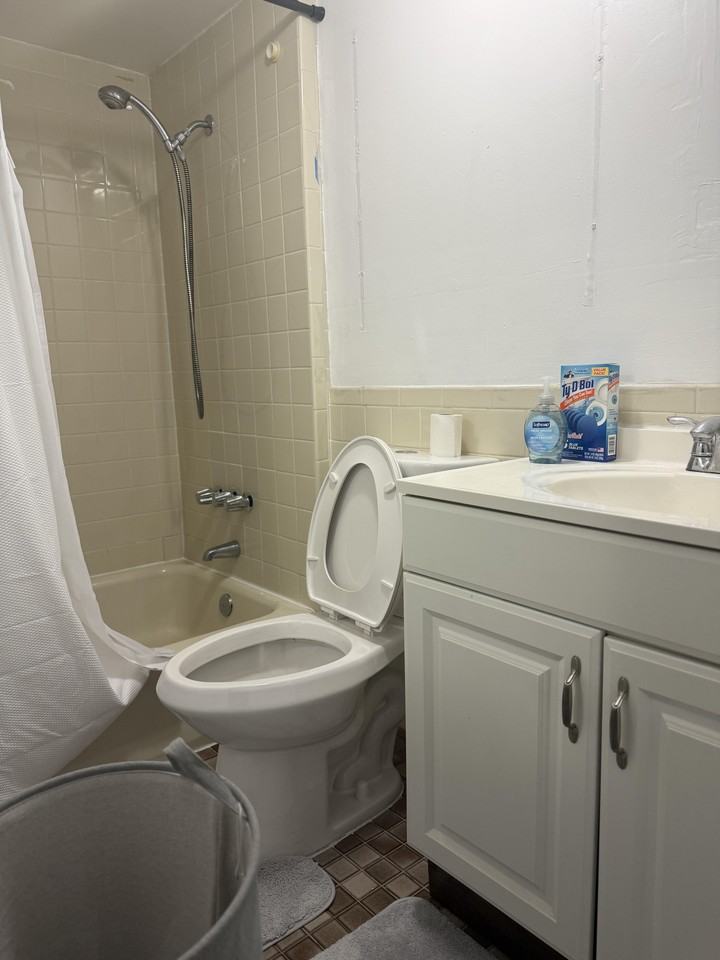 Ne 127th St - Photo 2 of 10