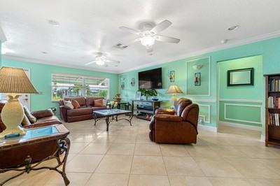 1211 Sw 21st Ave - Photo 3 of 17