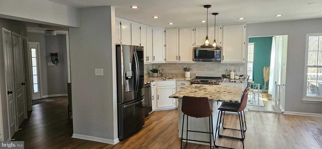 2637 Richfield Ln - Photo 2 of 44