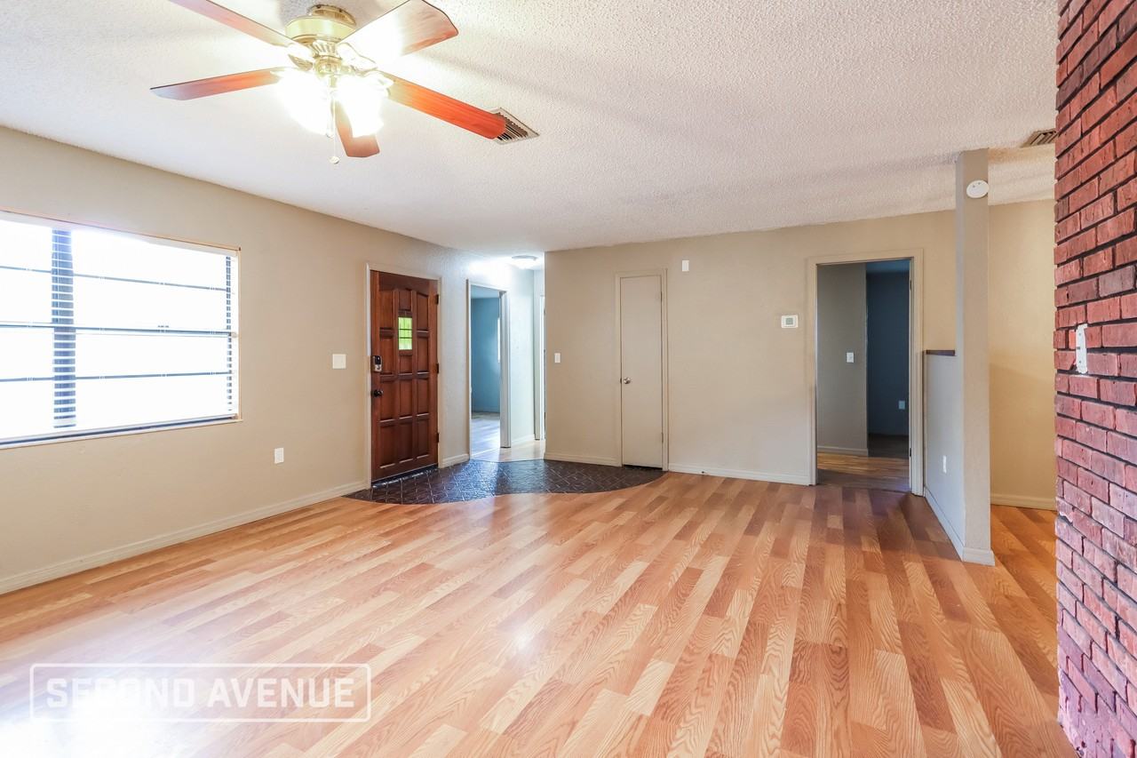 8262 Norbert St - Photo 5 of 24