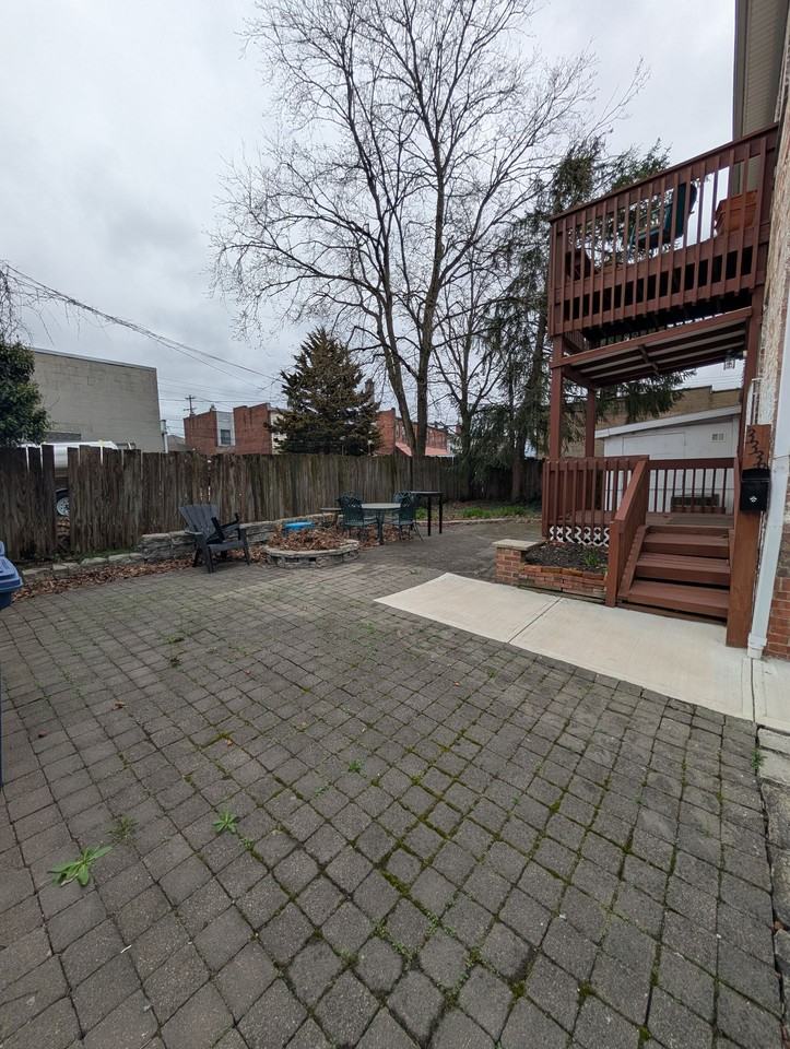 Chestnut House - Photo 2 of 19