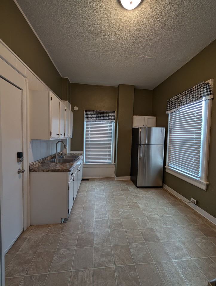 Chestnut House - Photo 4 of 19