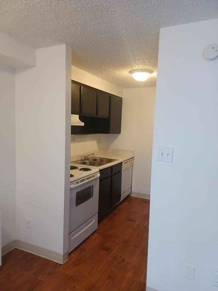 Grandview Towers - Photo 3 of 10