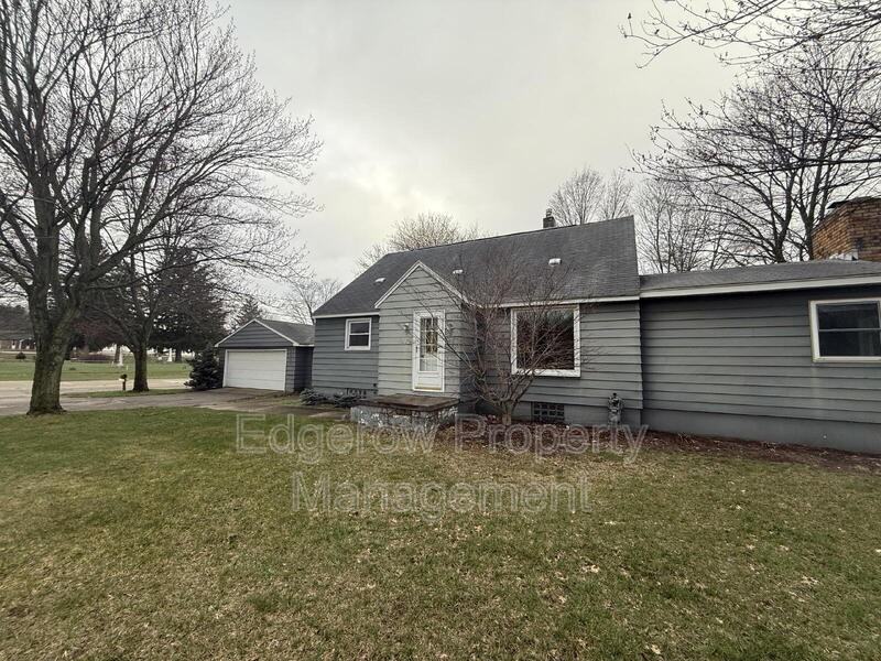 1585 Wilson Ave Sw - Photo 2 of 25