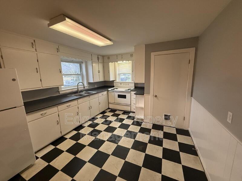 1585 Wilson Ave Sw - Photo 3 of 25