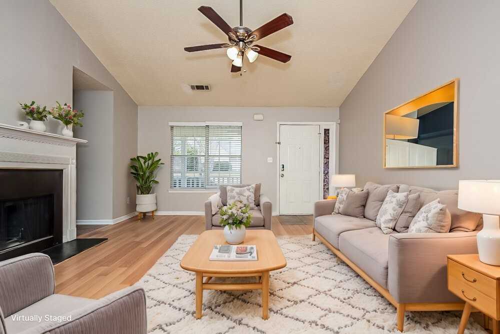 3709 Hudson Ct - Photo 3 of 19