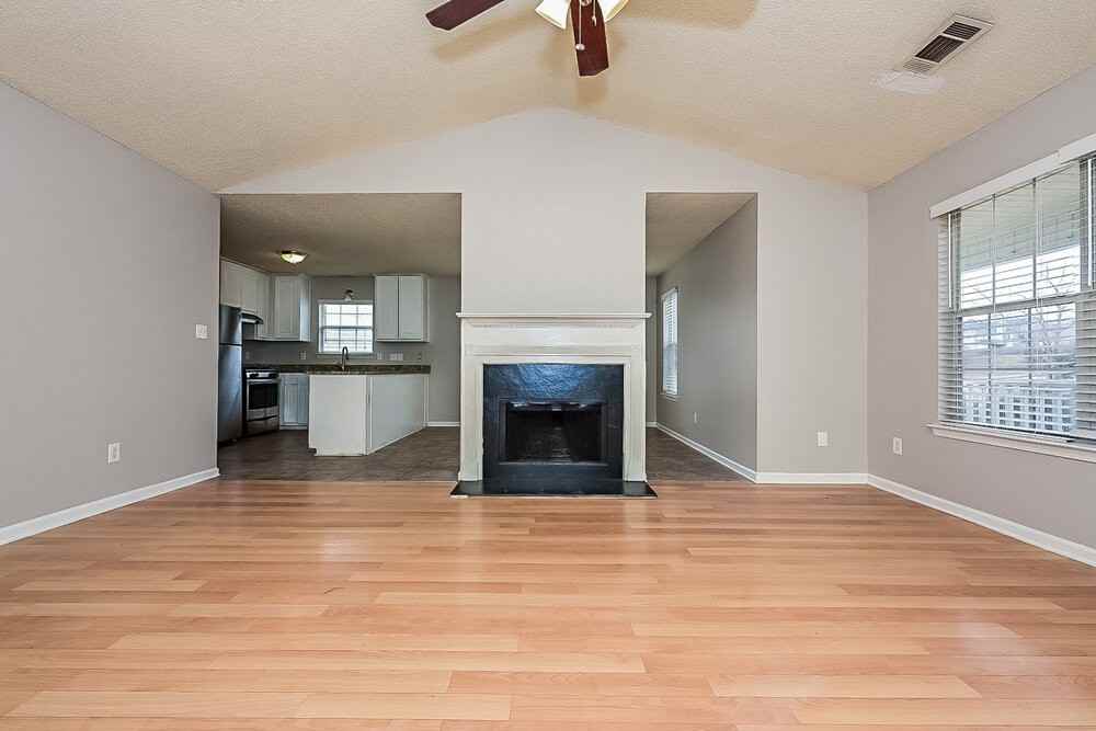3709 Hudson Ct - Photo 5 of 19