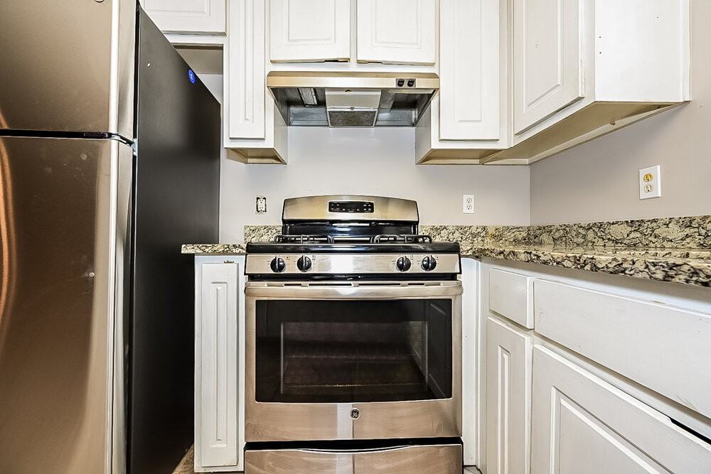3709 Hudson Ct - Photo 6 of 19