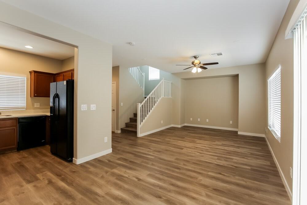 1021 Sunny Acres Ave - Photo 4 of 16