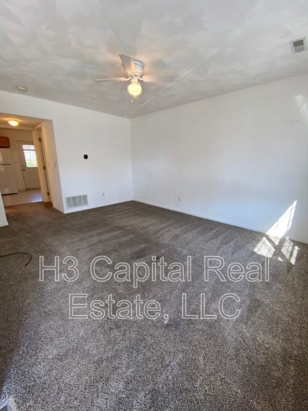 112 Autumn Pine Dr #6 - Photo 2 of 16