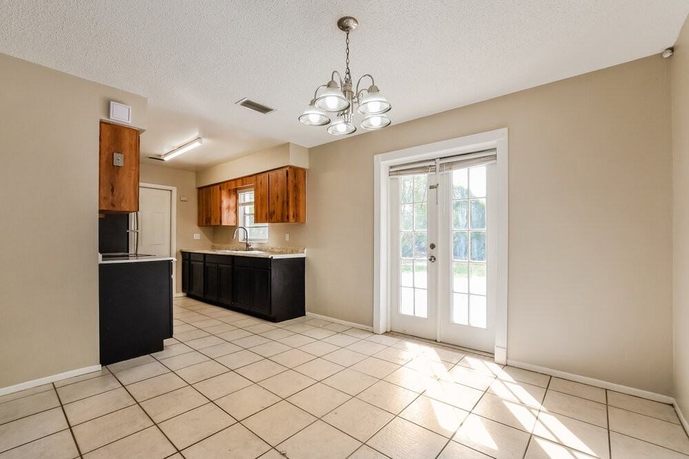 542 Salerno Dr - Photo 6 of 16