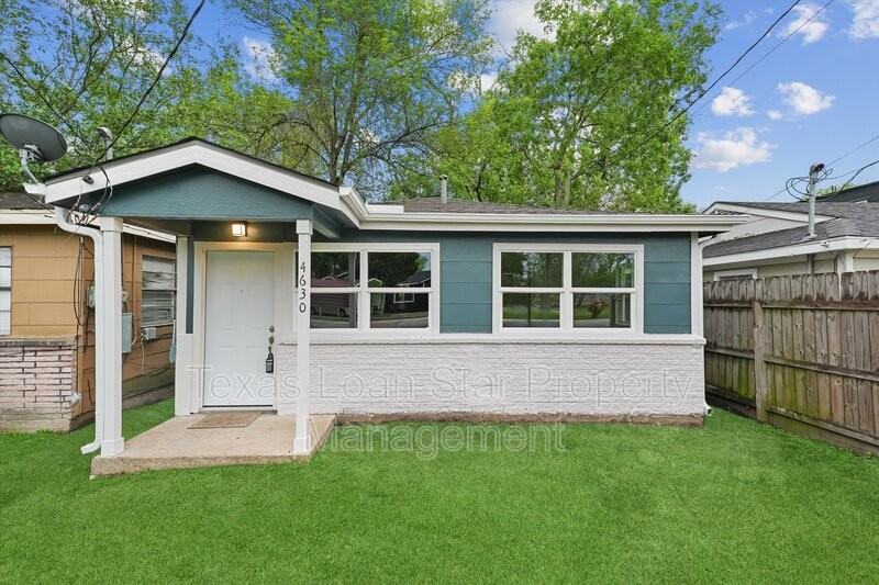 4630 Clover St - Photo 3 of 27