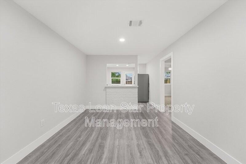 4630 Clover St - Photo 6 of 27