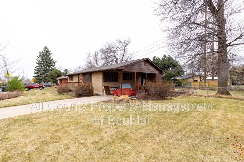 1980 Floral Dr - Photo 5 of 32