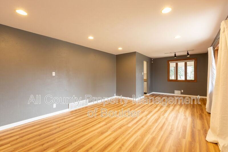 1980 Floral Dr - Photo 6 of 32