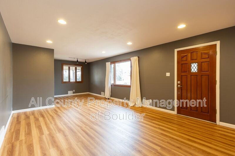 1980 Floral Dr - Photo 7 of 32